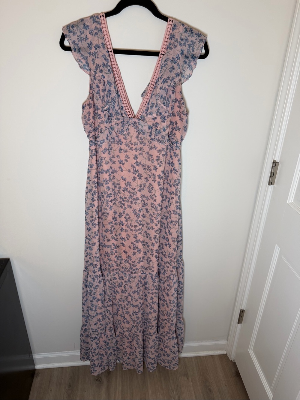 Lulu's Pink Maxi Dress with Blue Floral Print Size Large Lined Like New